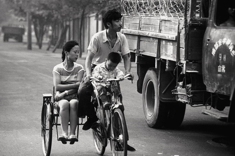 famiglia in bicicletta Chengdu, Sichuan, Cina